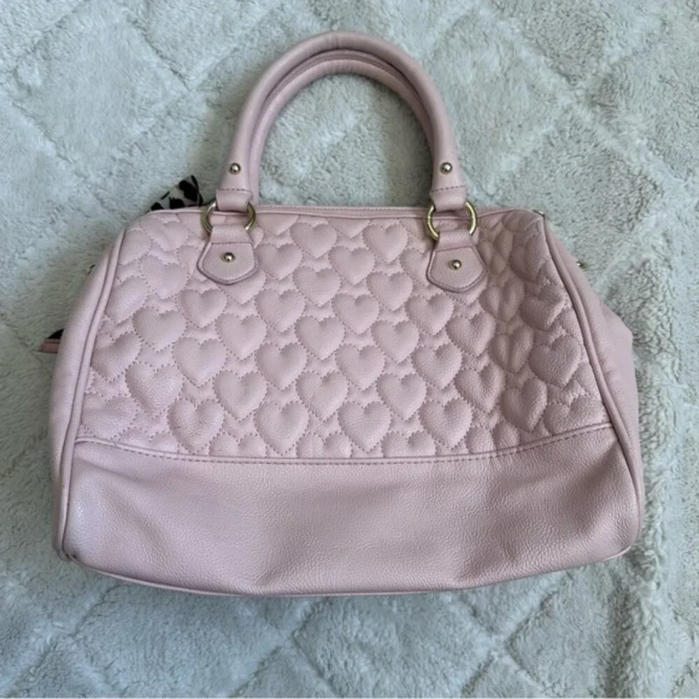 Betsey Johnson | Pink Quilted Heart Bowler Bag with Leopard Bow - Picture 4 of 15